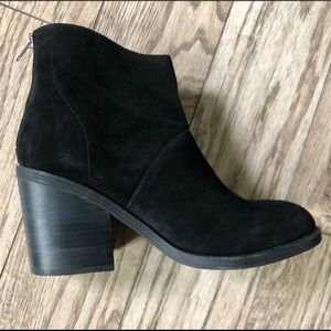 Steve Madden Shrines Black Suede Ankle Booties 10